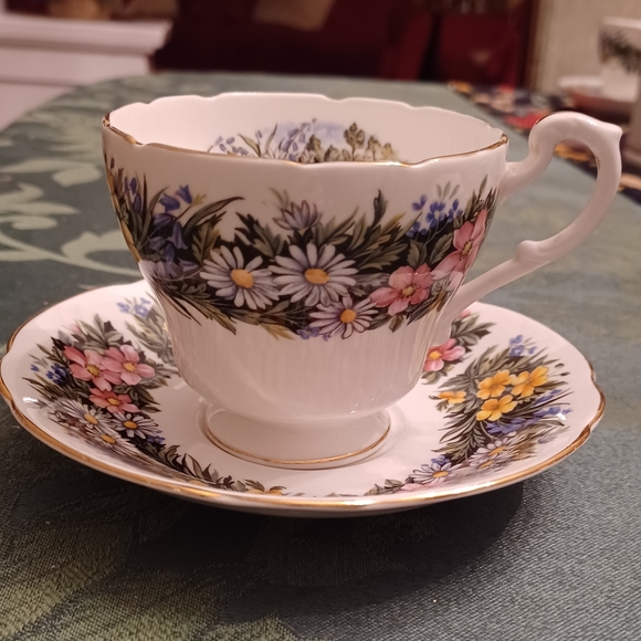 Royal Standard Floral Teacup and Saucer - Picture 3 of 6